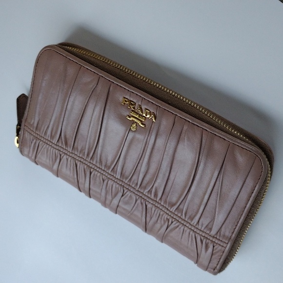 Prada beige Nappa gaufre leather long wallet - Picture 1 of 12